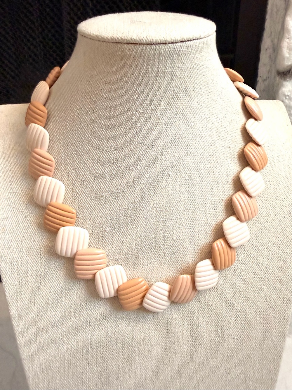 Vintage Acrylic Ribbed Bead Necklace Neutral Tan Cream Mod 20.5”